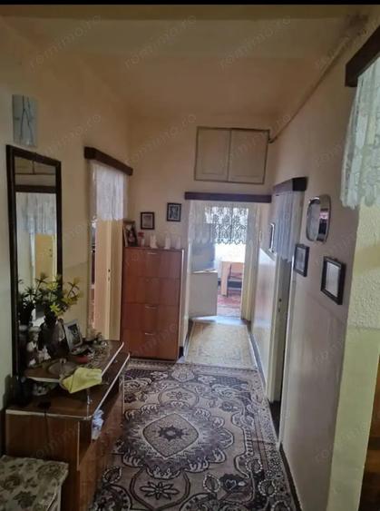 Apartament cu 3 camere decomandat în Uioara de Sus