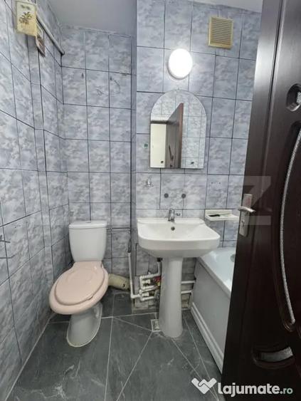 Apartament cu 3 camere semidecomandat în Central