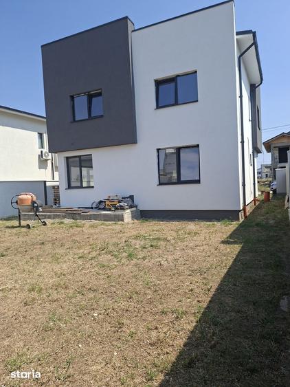 Casă cu 4 camere cu Teren 400 Mp în Pielești