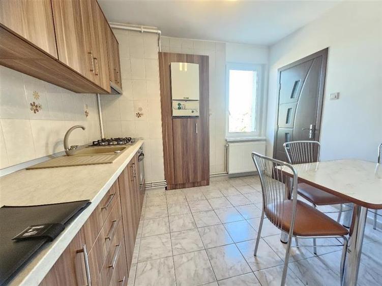 Apartament cu 2 camere decomandat, mobilat în 7 Noiembrie
