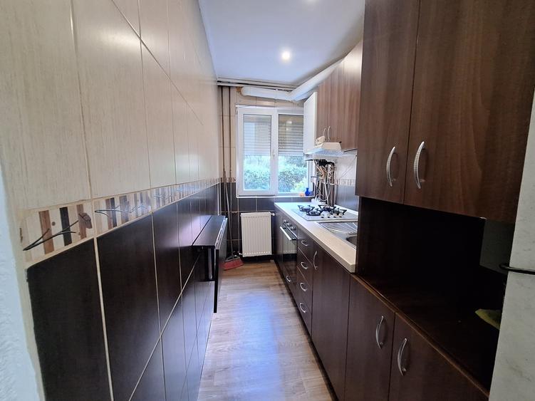 Apartament cu 2 camere semidecomandat, mobilat în Soarelui