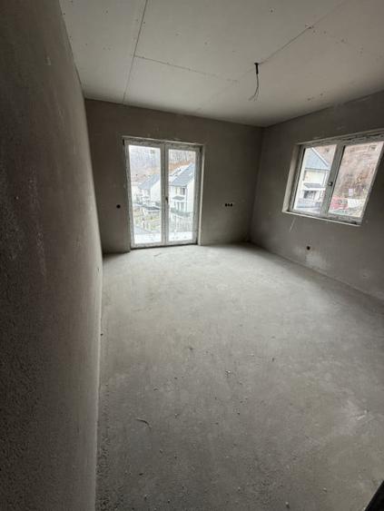 Duplex cu 4 camere cu Canalizare în Florești