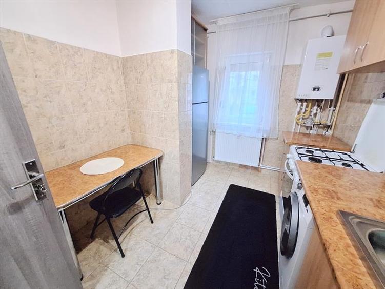 Apartament cu 2 camere semidecomandat, mobilat în Mioriței