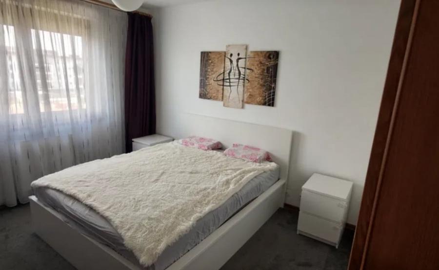 Apartament cu 2 camere decomandat în Tractorul