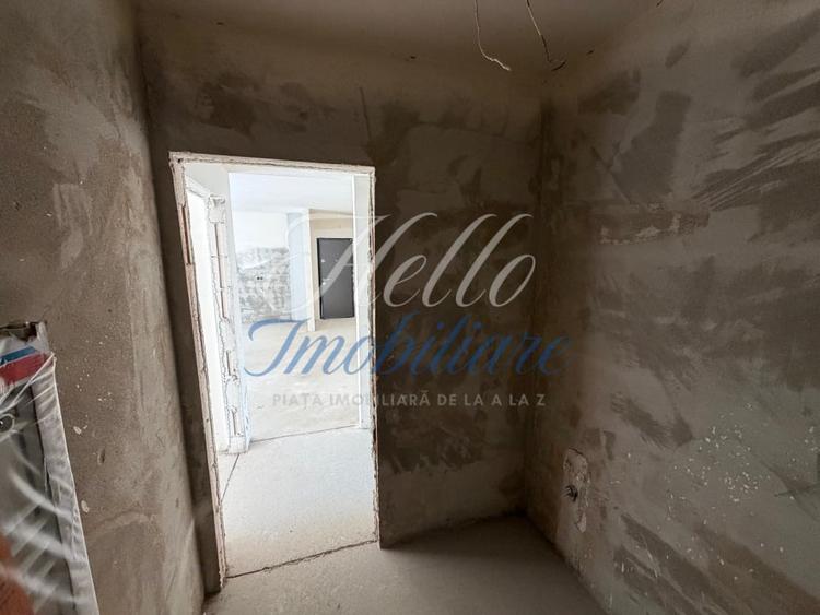 Apartament cu 3 camere semidecomandat în Florești
