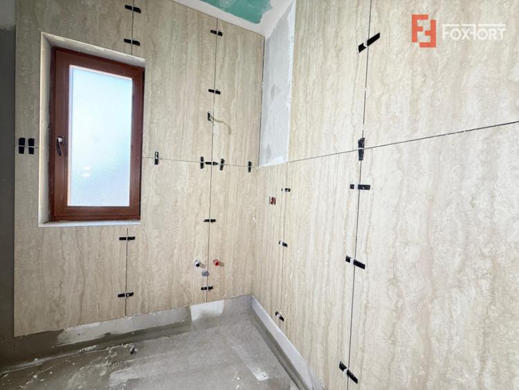 Casă cu 5 camere cu Teren 348 Mp în Săcălaz