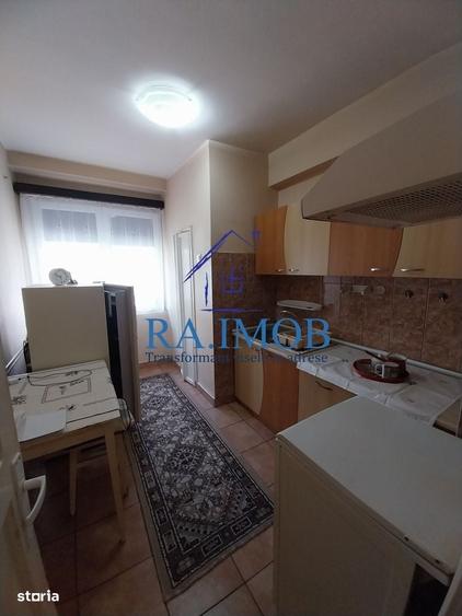 Apartament cu 3 camere semidecomandat în Ultracentral