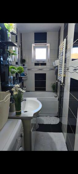 Apartament cu 3 camere semidecomandat în Spitalul Județean
