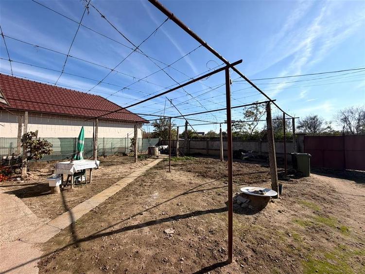 Casă cu 3 camere cu Teren 1240 Mp în Ineu
