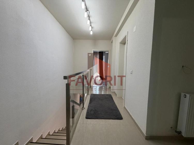 Duplex cu 4 camere cu Canalizare în Aradului