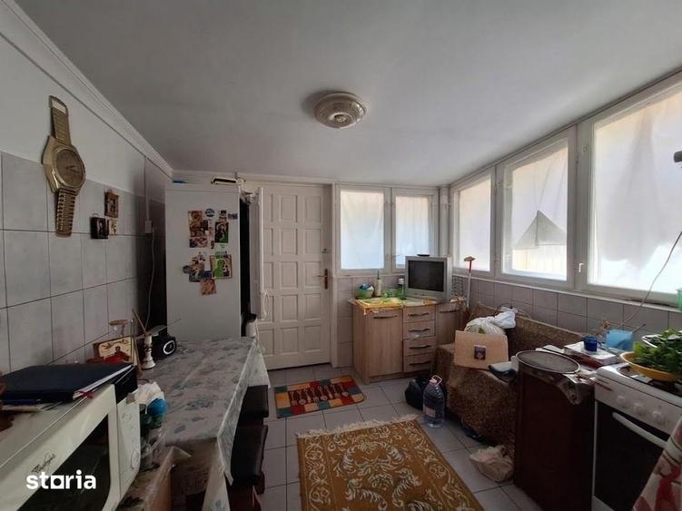 Casă cu 6 camere cu Teren 200 Mp în Ultracentral