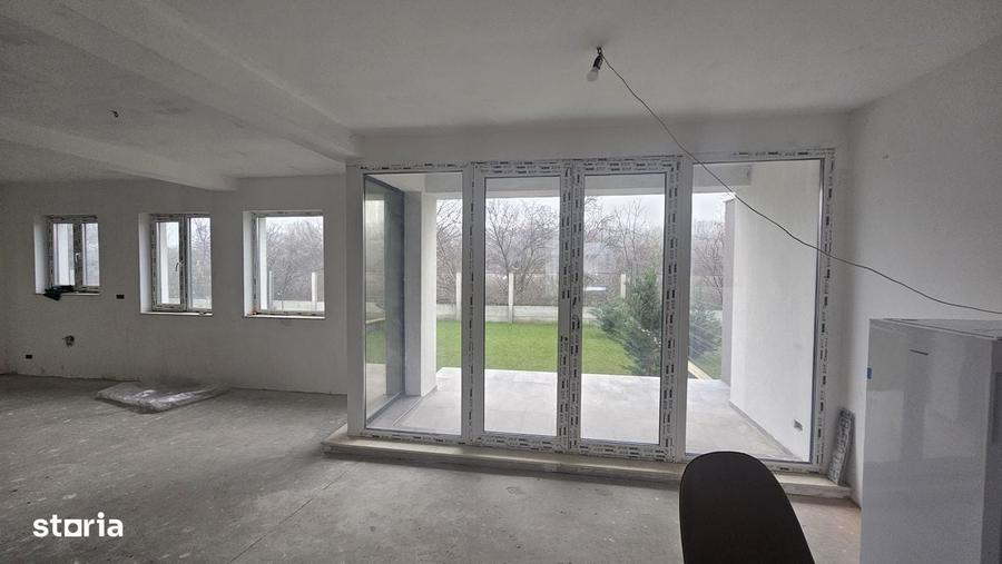 Casă cu 4 camere în Corbeanca