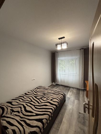 Apartament cu 3 camere decomandat în Tătărași