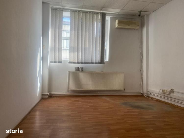 Spațiu comercial, de 67 mp, în Central