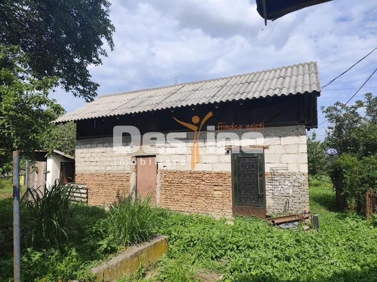 Casă individuală cu 4 camere cu Canalizare în Cătina