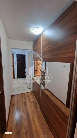 Apartament cu 3 camere, mobilat în Lipovei