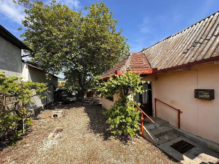Casă cu Teren 900 Mp în Ceangăi