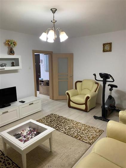 Apartament cu 3 camere decomandat, mobilat în Cotroceni