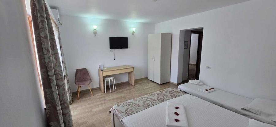 Pensiune, 10 Camere, Complet Functionala in Eforie Nord - 8