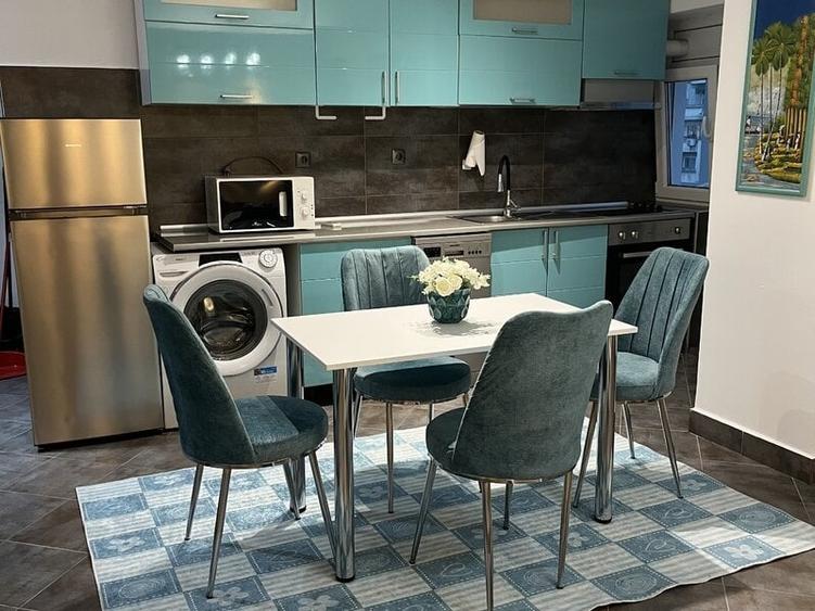 Apartament cu 2 camere decomandat, mobilat în Decebal