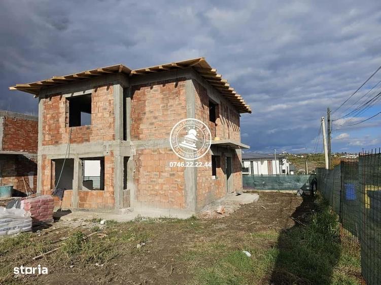 Casă cu 4 camere în Valea Lupului