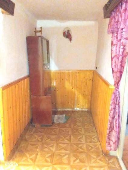 Casă cu 4 camere cu Teren 1200 Mp în Buteni