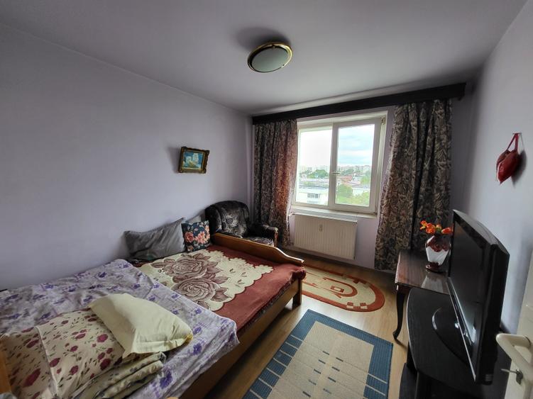Apartament cu 3 camere semidecomandat în Colentina