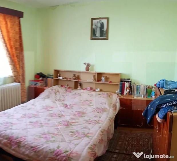 Apartament cu 3 camere semidecomandat în Simeria