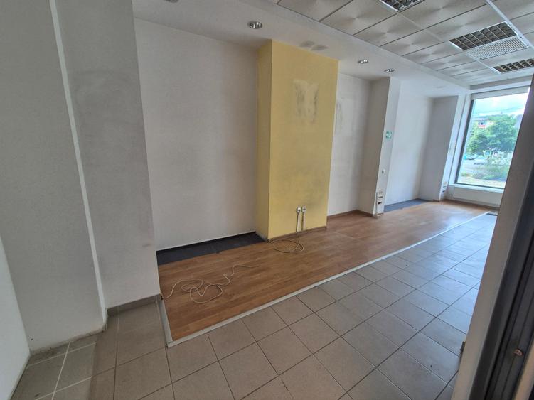 Spațiu comercial, de 150 mp, în Micro IV