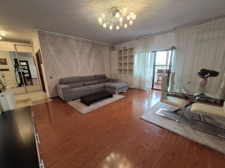 Apartament cu 3 camere semidecomandat, mobilat în Bucureștii Noi