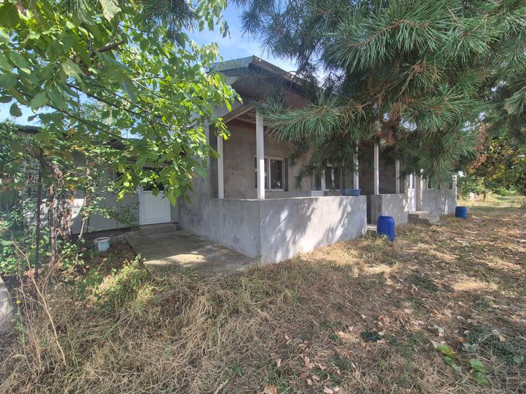 Casă individuală cu 5 camere cu Teren 500 Mp în Exterior Vest