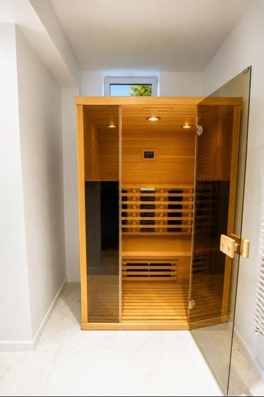 Duplex cu 10 camere cu Canalizare în Central