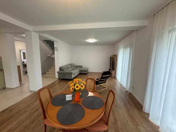 Casă cu 4 camere cu Teren 250 Mp în Central