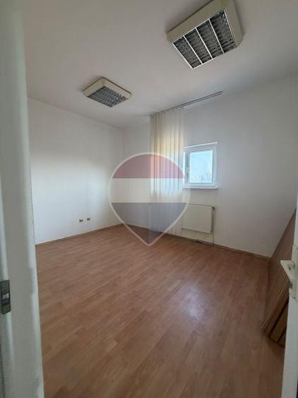 Casă individuală cu 10 camere cu Teren 1109 Mp în Bariera Vâlcii