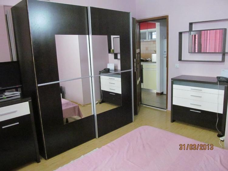 Apartament cu 2 camere decomandat, mobilat în Universitate