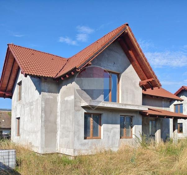 Casă individuală cu 5 camere cu Teren 570 Mp în Nord-Vest