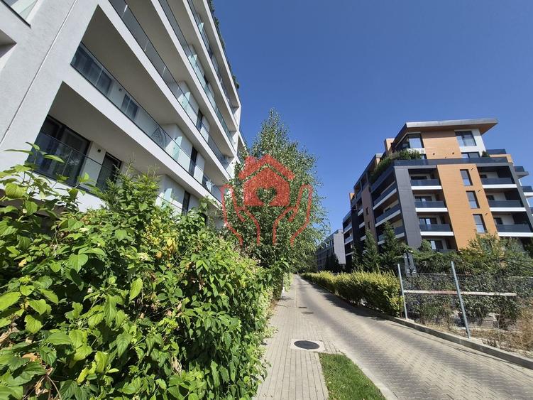 Apartament cu 4 camere decomandat, mobilat în Băneasa