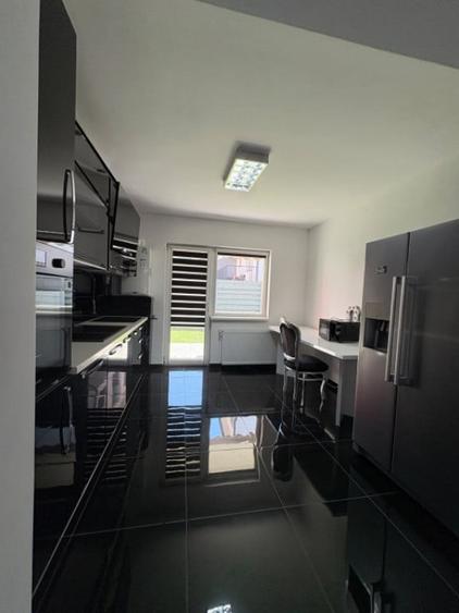 Casă cu 4 camere cu Teren 263 Mp în Florești