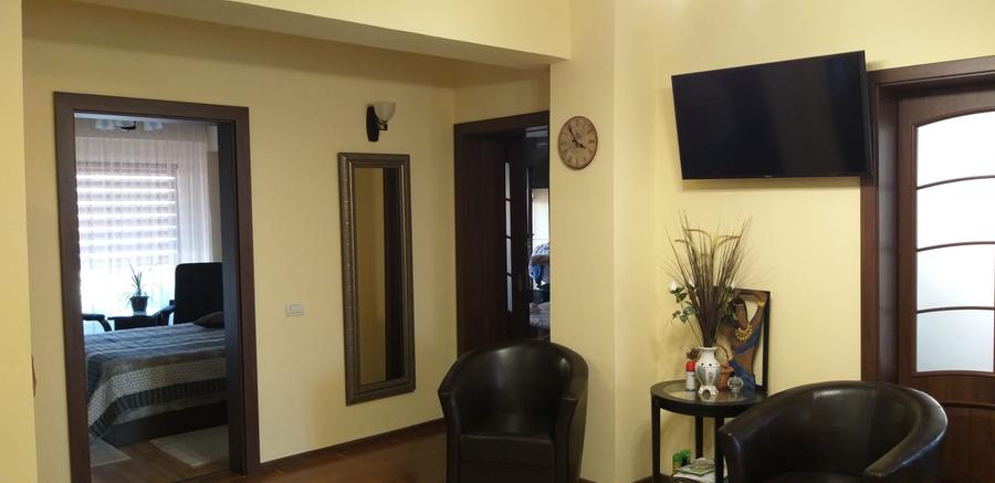 Casă cu 15 camere cu Canalizare în Delfinariu