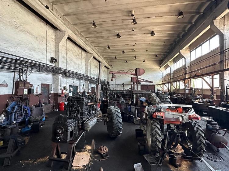 Spațiu industrial, de 1,200 mp, în Leordeni