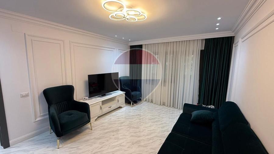 Apartament cu 4 camere decomandat în Central