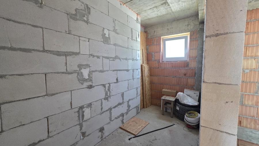 Duplex cu 5 camere cu Canalizare în Dumbrăvița