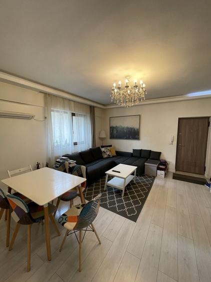 Apartament cu 3 camere decomandat în Lacul Morii