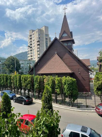 Apartament cu 2 camere decomandat, mobilat în Central