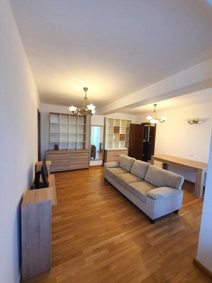 Apartament cu 3 camere în P-ța Muncii