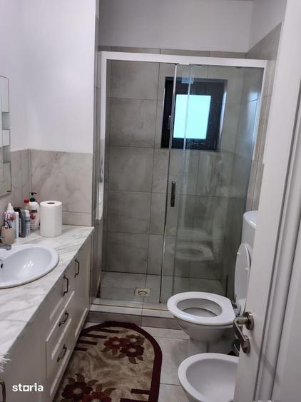 Casă cu 5 camere cu Teren 1300 Mp în Curtești