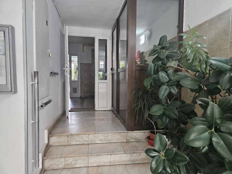 Apartament cu 2 camere decomandat, mobilat în Calea Călărașilor