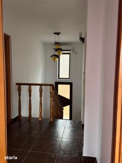 Casă cu 5 camere cu Teren 2250 Mp în Central