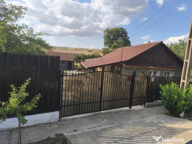 Casă cu 3 camere în Uileacu de Munte