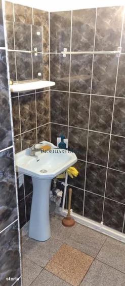 Apartament cu 3 camere semidecomandat în Berceni